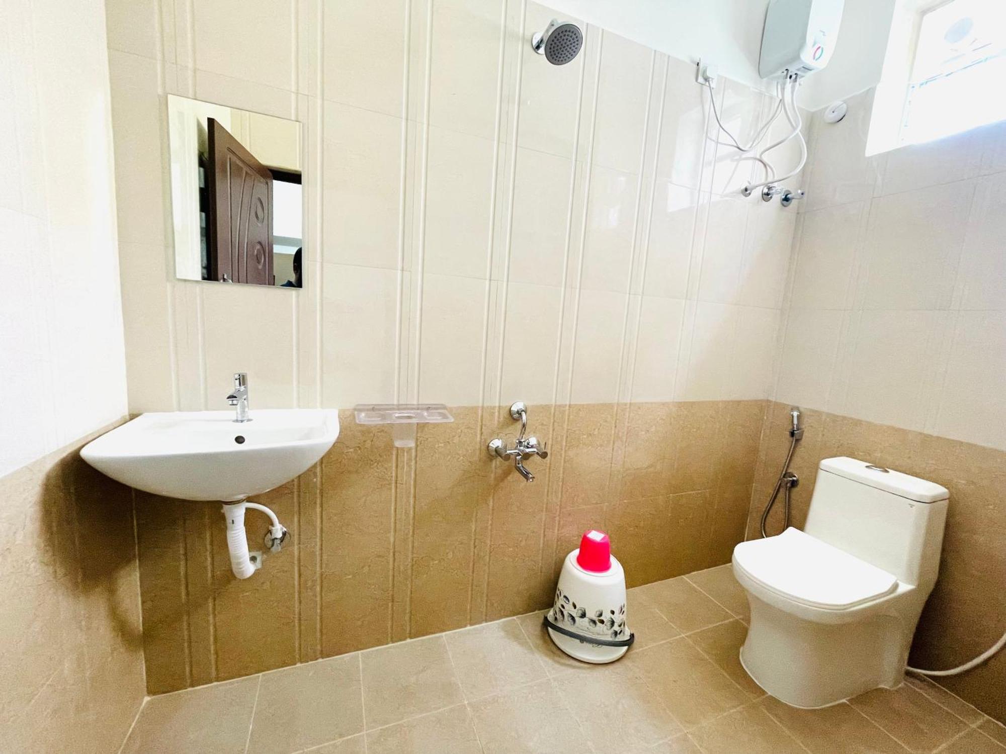 Pearl Stays, Tirupati - Very Convenient For The People Coming From Bangalore And Chennai - You Can Skip City Traffic While Reaching Any Temple In Tirupati - Covered Parking - 24Hrs Front Desk And Hot Water - Free Wifi - Flexible Checkin-In Check-Out Екстериор снимка