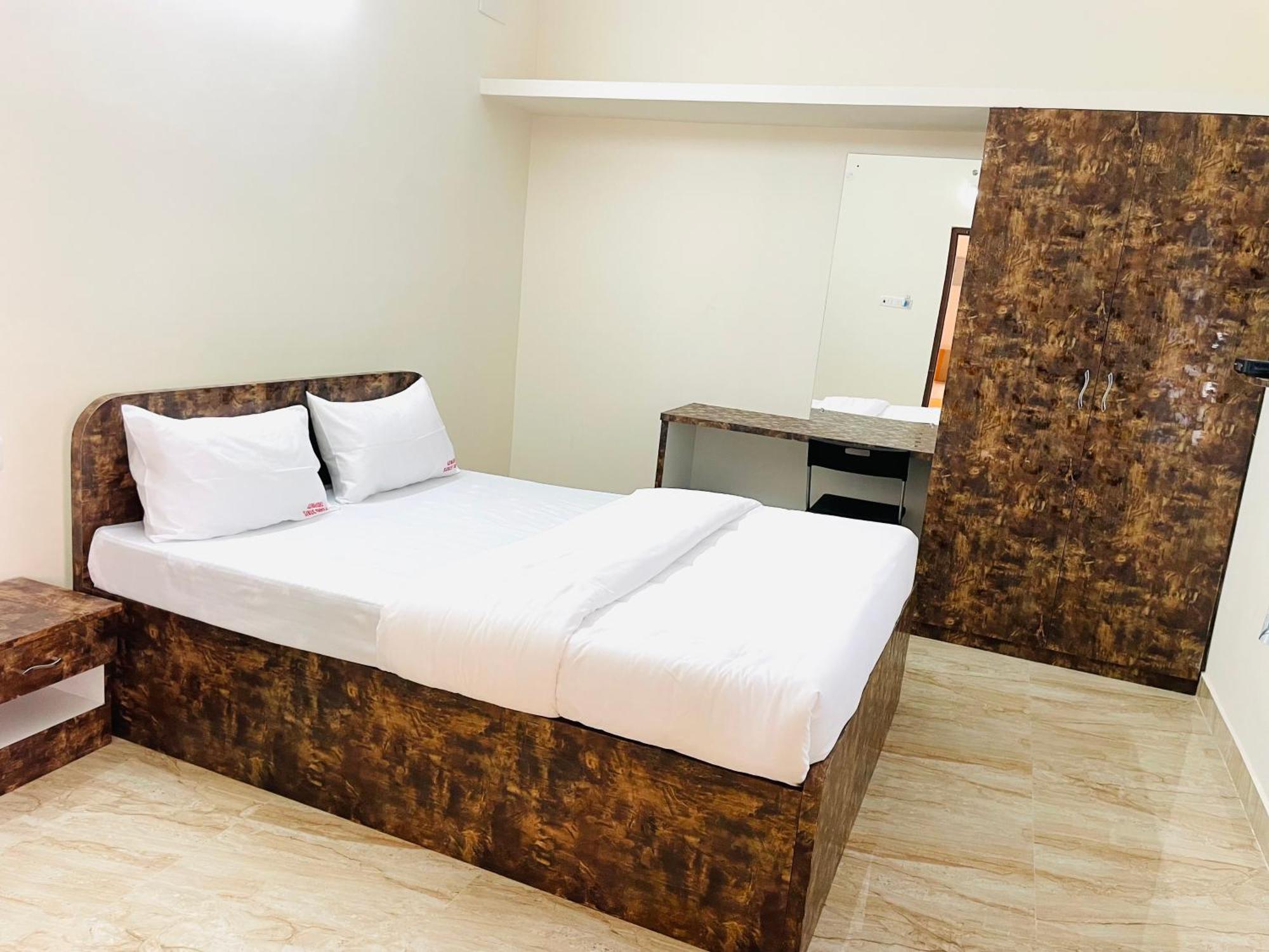 Pearl Stays, Tirupati - Very Convenient For The People Coming From Bangalore And Chennai - You Can Skip City Traffic While Reaching Any Temple In Tirupati - Covered Parking - 24Hrs Front Desk And Hot Water - Free Wifi - Flexible Checkin-In Check-Out Екстериор снимка