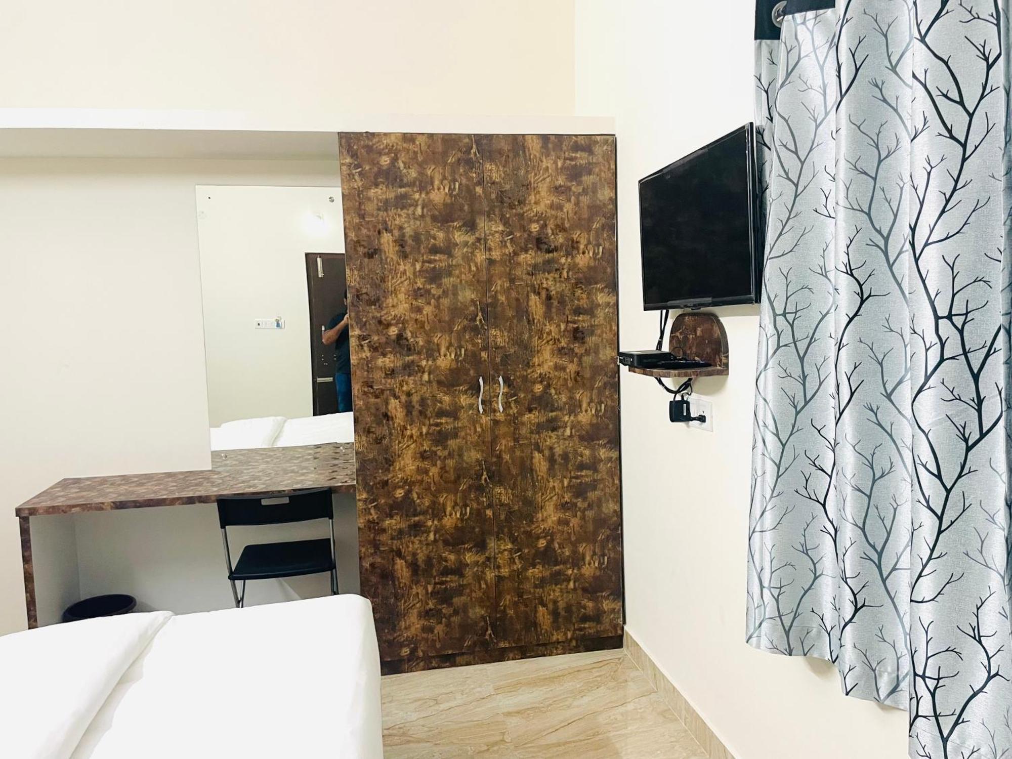 Pearl Stays, Tirupati - Very Convenient For The People Coming From Bangalore And Chennai - You Can Skip City Traffic While Reaching Any Temple In Tirupati - Covered Parking - 24Hrs Front Desk And Hot Water - Free Wifi - Flexible Checkin-In Check-Out Екстериор снимка