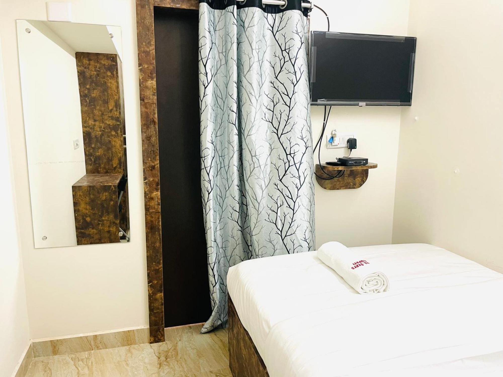 Pearl Stays, Tirupati - Very Convenient For The People Coming From Bangalore And Chennai - You Can Skip City Traffic While Reaching Any Temple In Tirupati - Covered Parking - 24Hrs Front Desk And Hot Water - Free Wifi - Flexible Checkin-In Check-Out Екстериор снимка