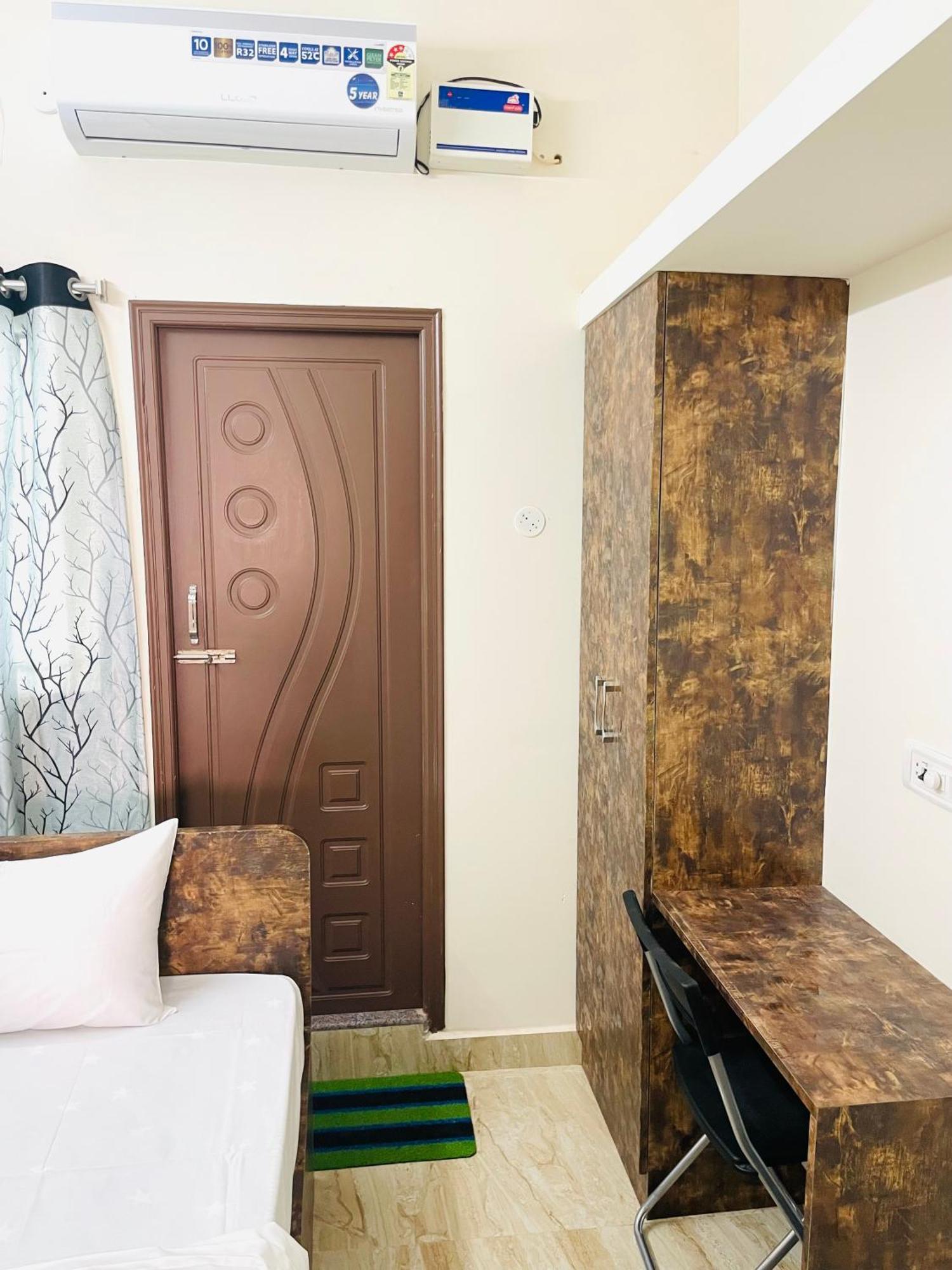 Pearl Stays, Tirupati - Very Convenient For The People Coming From Bangalore And Chennai - You Can Skip City Traffic While Reaching Any Temple In Tirupati - Covered Parking - 24Hrs Front Desk And Hot Water - Free Wifi - Flexible Checkin-In Check-Out Екстериор снимка