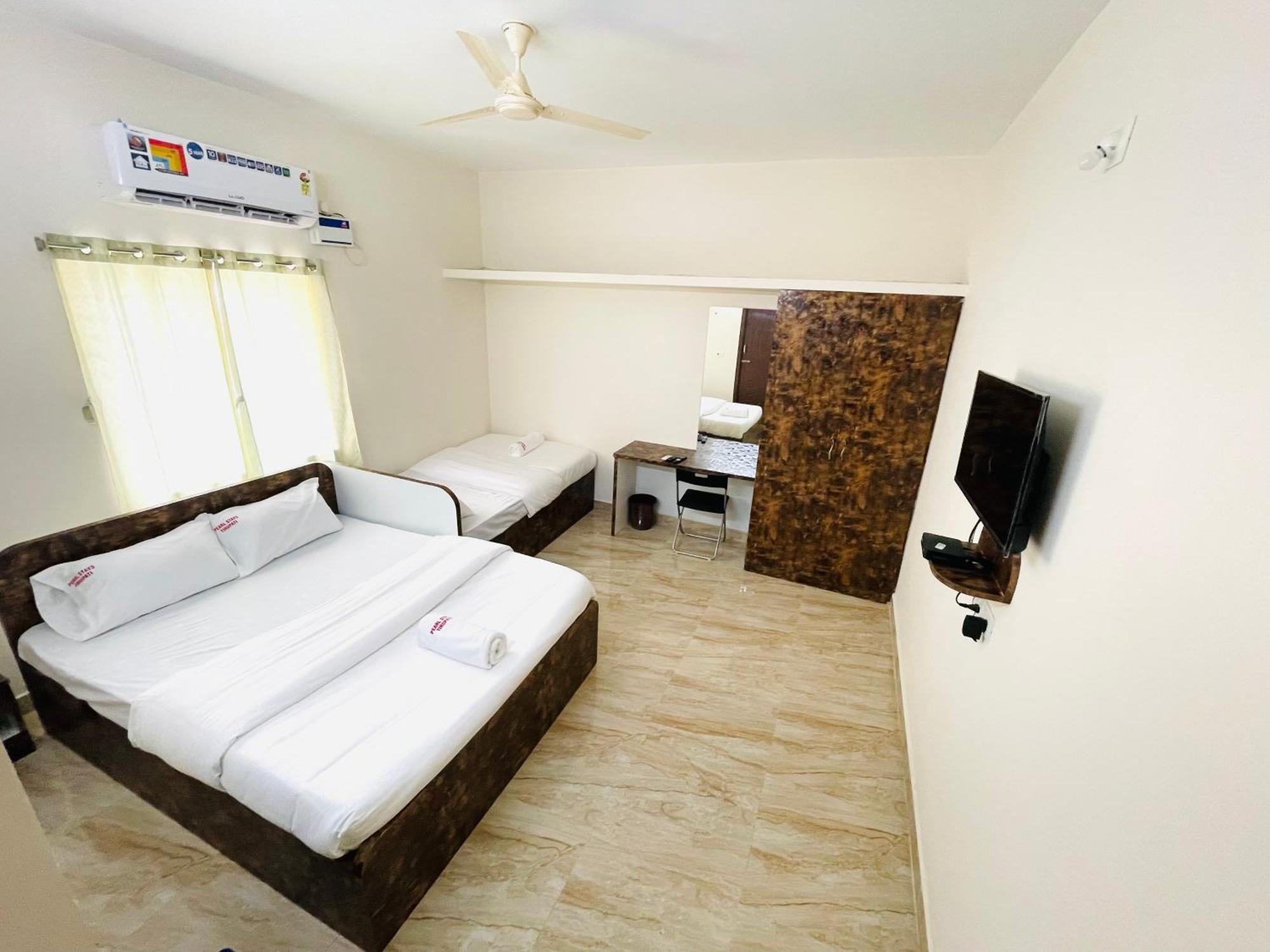 Pearl Stays, Tirupati - Very Convenient For The People Coming From Bangalore And Chennai - You Can Skip City Traffic While Reaching Any Temple In Tirupati - Covered Parking - 24Hrs Front Desk And Hot Water - Free Wifi - Flexible Checkin-In Check-Out Екстериор снимка