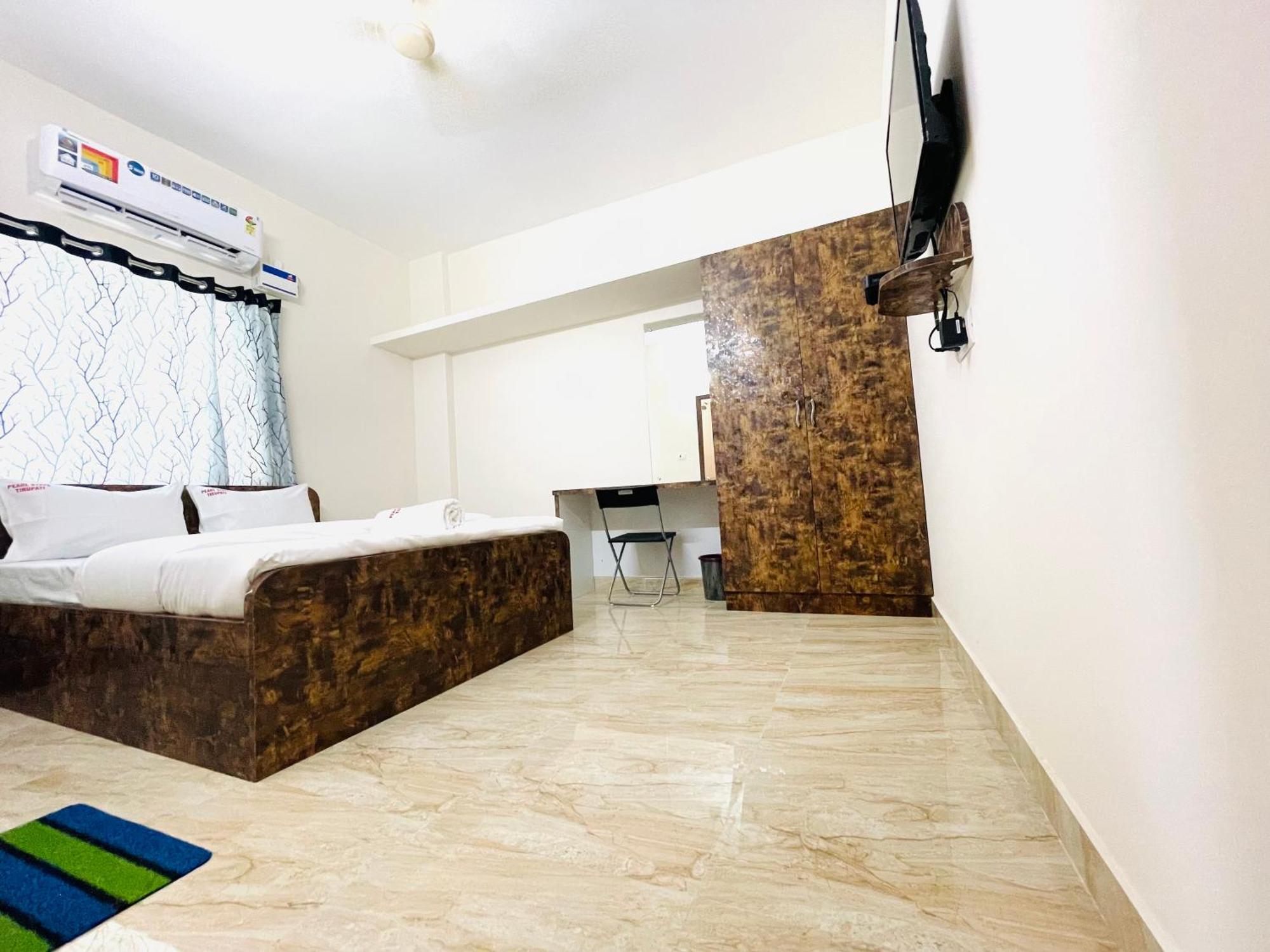 Pearl Stays, Tirupati - Very Convenient For The People Coming From Bangalore And Chennai - You Can Skip City Traffic While Reaching Any Temple In Tirupati - Covered Parking - 24Hrs Front Desk And Hot Water - Free Wifi - Flexible Checkin-In Check-Out Екстериор снимка
