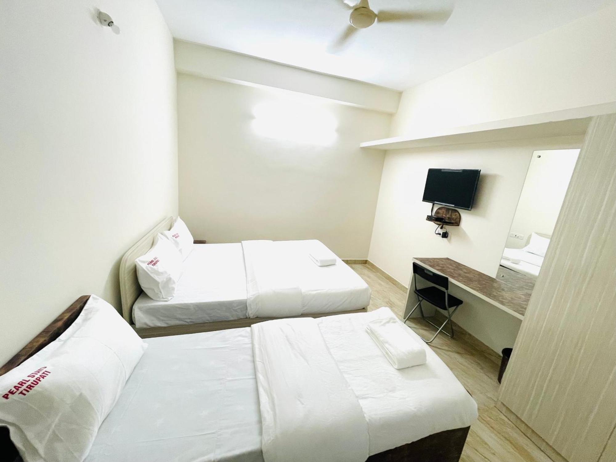 Pearl Stays, Tirupati - Very Convenient For The People Coming From Bangalore And Chennai - You Can Skip City Traffic While Reaching Any Temple In Tirupati - Covered Parking - 24Hrs Front Desk And Hot Water - Free Wifi - Flexible Checkin-In Check-Out Екстериор снимка